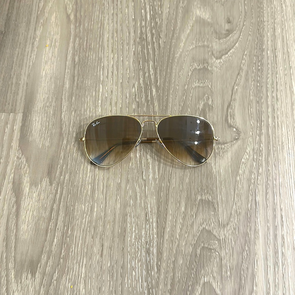 Ray-Ban Aviator Sunglasses (Gold)